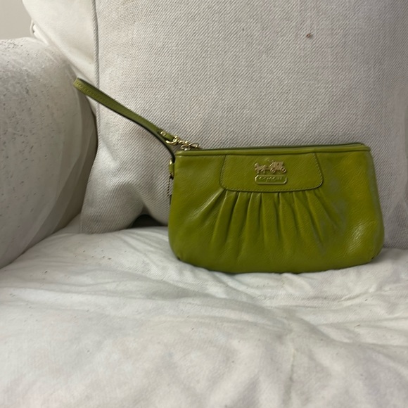 Coach lime green wristlet 9”x 6”. Item it pre-owned, excellent condition - Picture 1 of 13